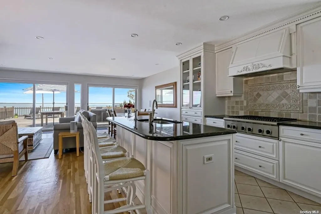 23A Oakhurst Hampton Bays NY 11946