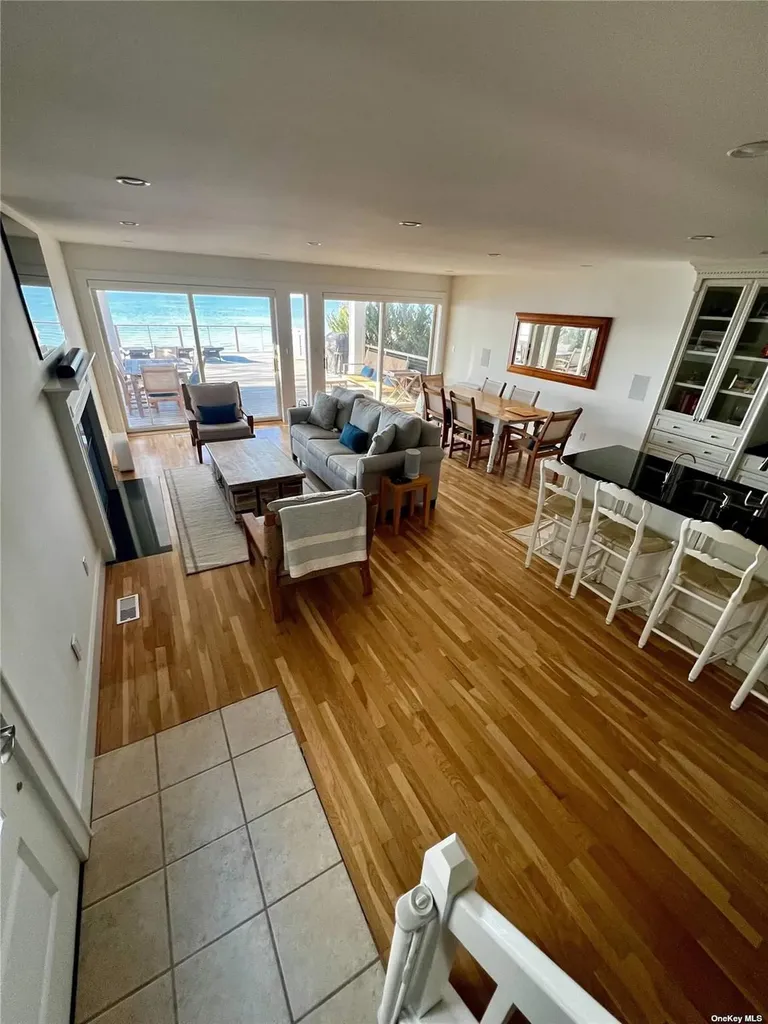 23A Oakhurst Hampton Bays NY 11946