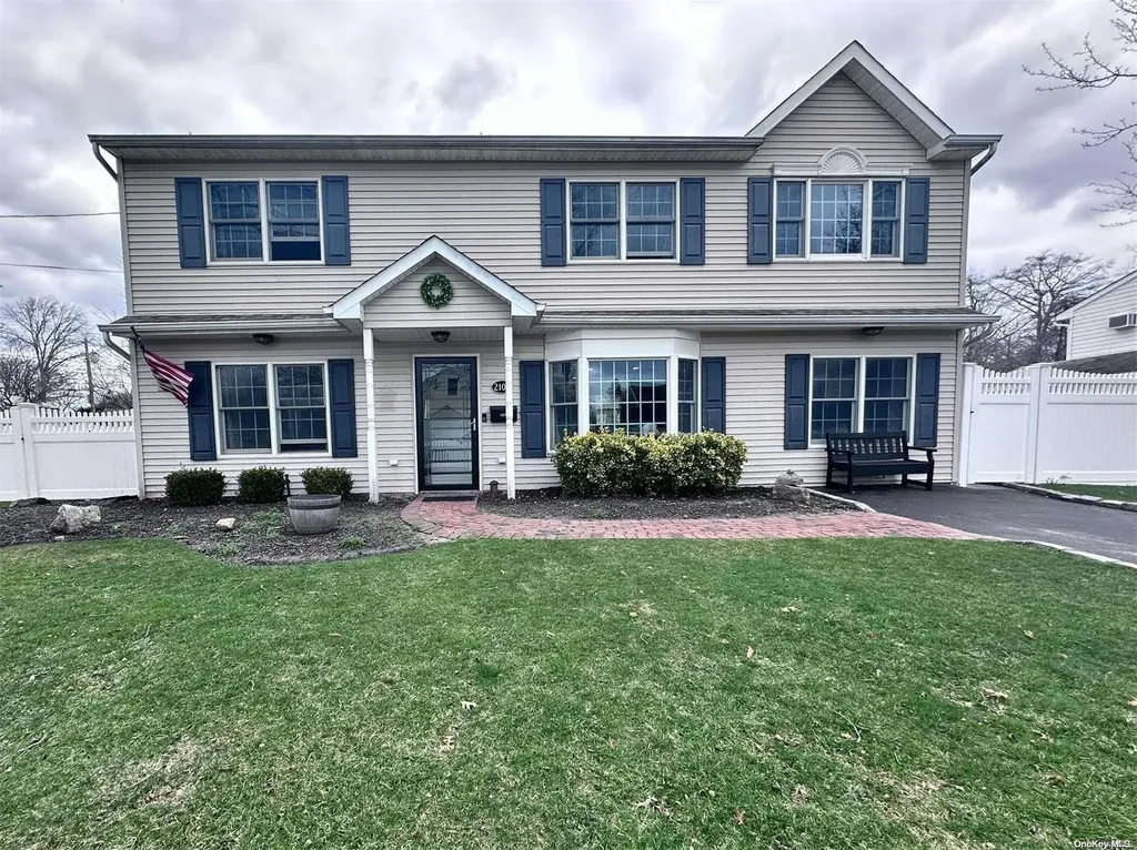 2103 Parkside Drive Seaford NY 11783