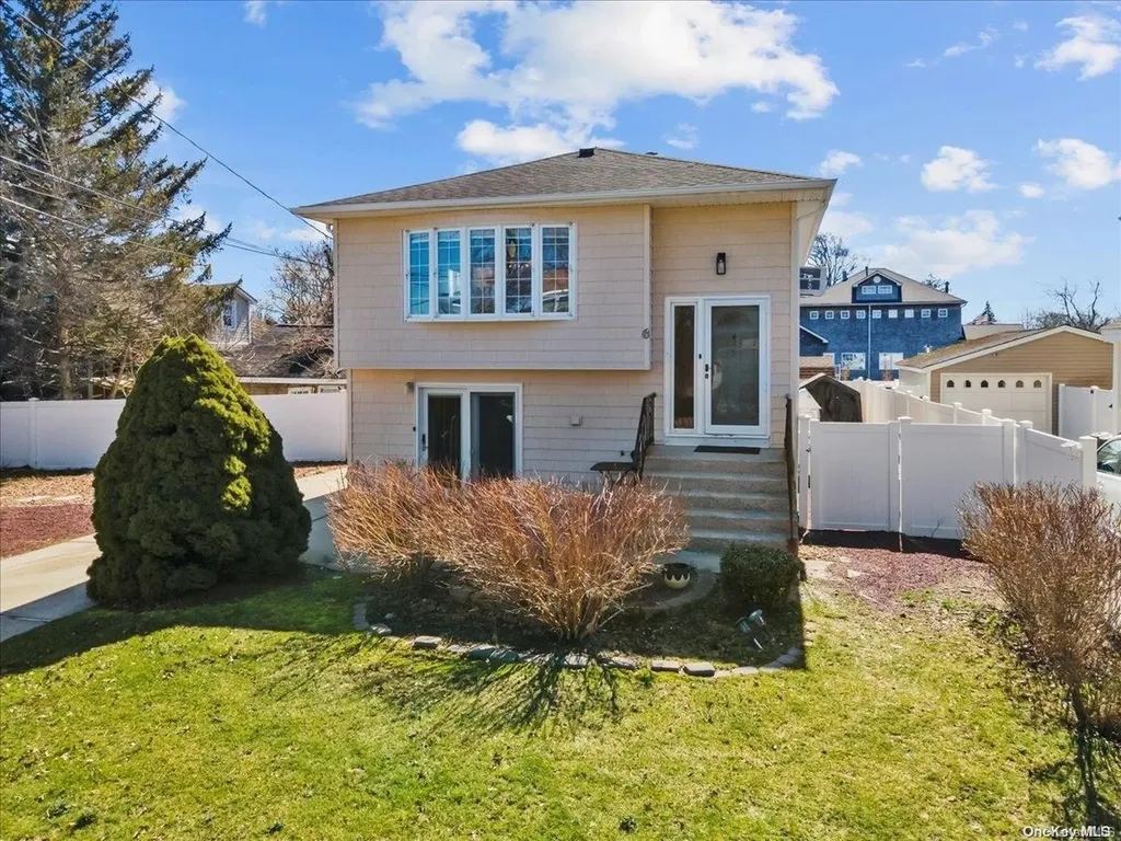 6 Thayer Place West Islip NY 11795