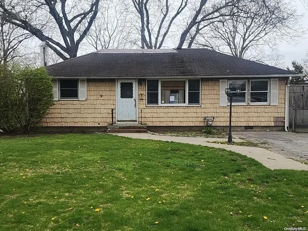 1352 Potter Boulevard Bay Shore NY 11706