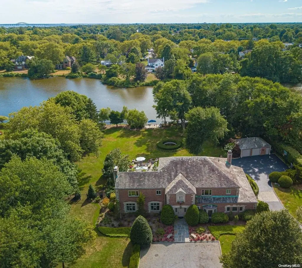8 Garner Lane Bay Shore NY 11706