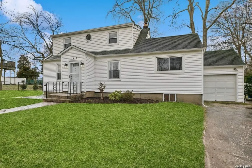 516 Half Hollow Road Deer Park NY 11729
