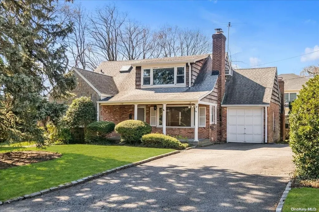 38 Vanderbilt Drive Great Neck NY 11020