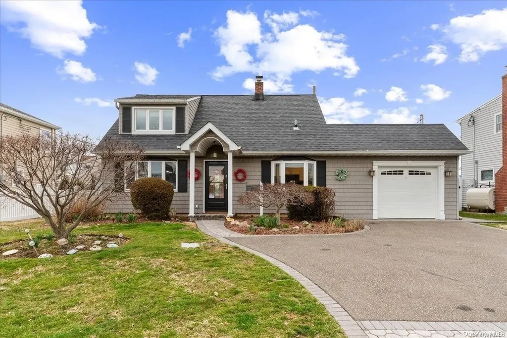 5 Leaf Lane Levittown NY 11756
