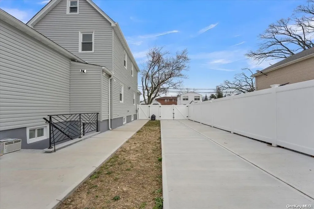31 3rd Street Elmont NY 11003