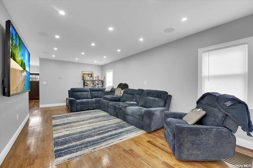 31 3rd Street Elmont NY 11003
