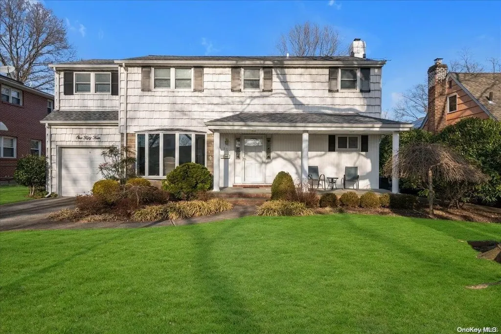 154 Claudy Lane New Hyde Park NY 11040