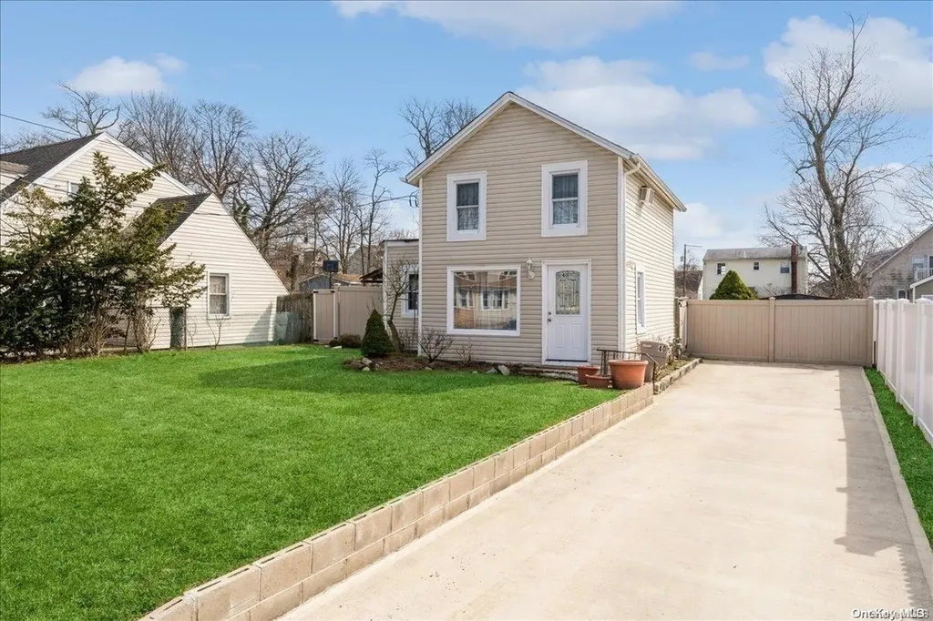 40 E Seaman Avenue Freeport NY 11520
