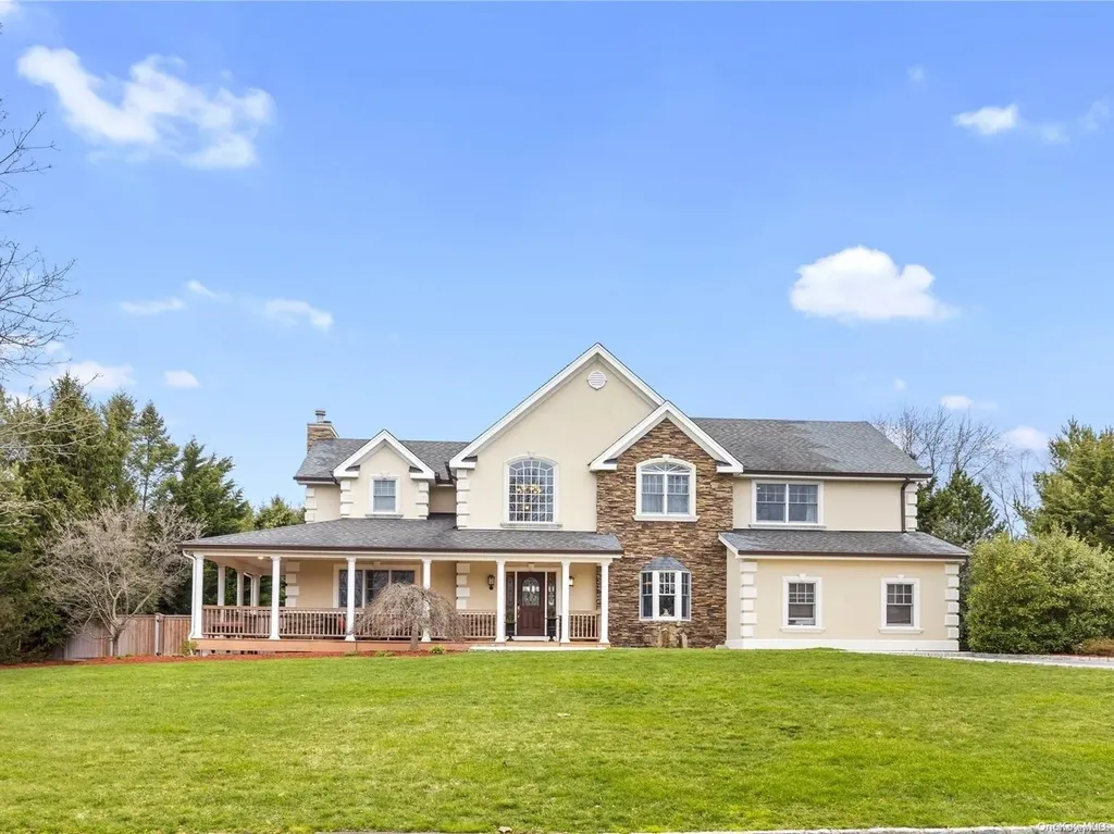 17 Timber Ridge Drive Huntington NY 11743