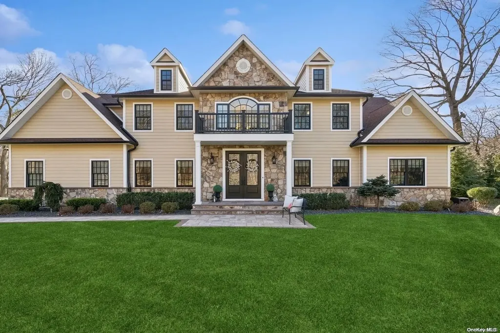31 Branglebrink Road Saint James NY 11780