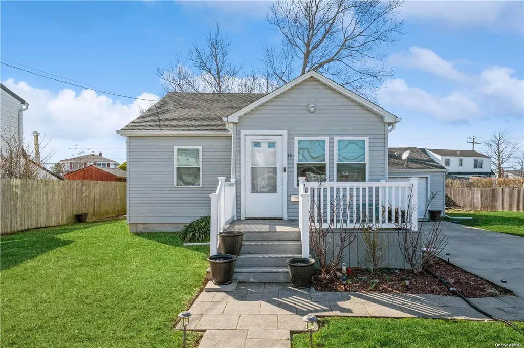 16 Verdi Terrace Lindenhurst NY 11757