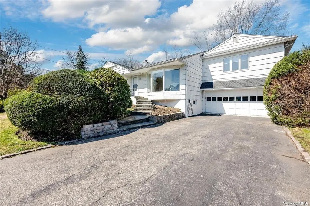 65 Blue Bird Drive Great Neck NY 11023