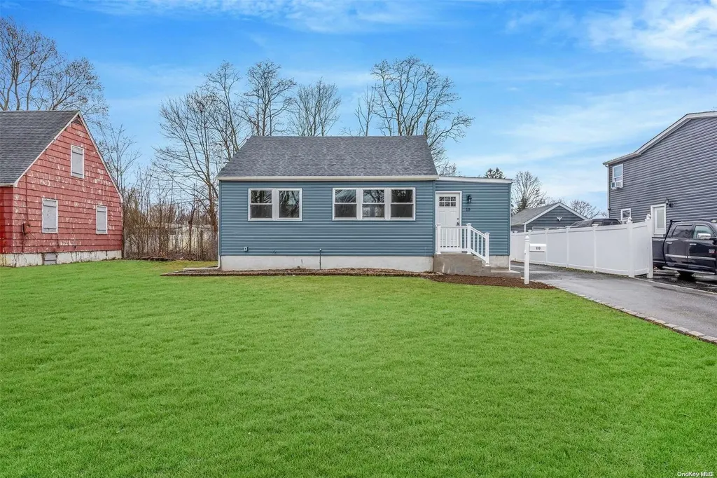 10 Mcgowan Lane Central Islip NY 11722