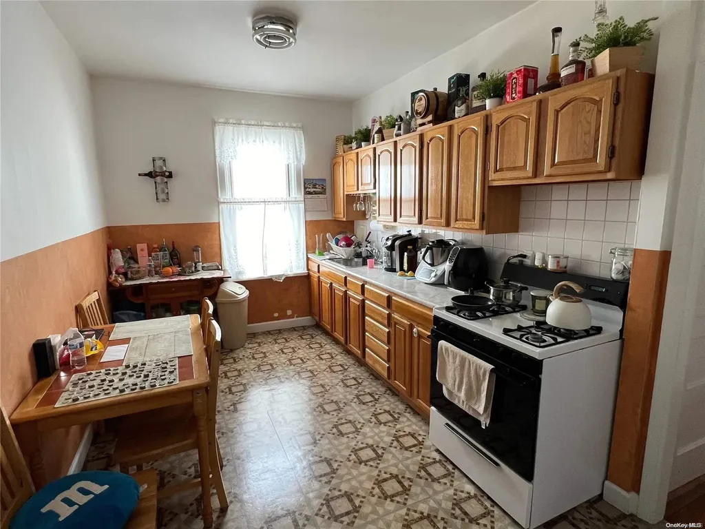 7307 6th Avenue Brooklyn NY 11209