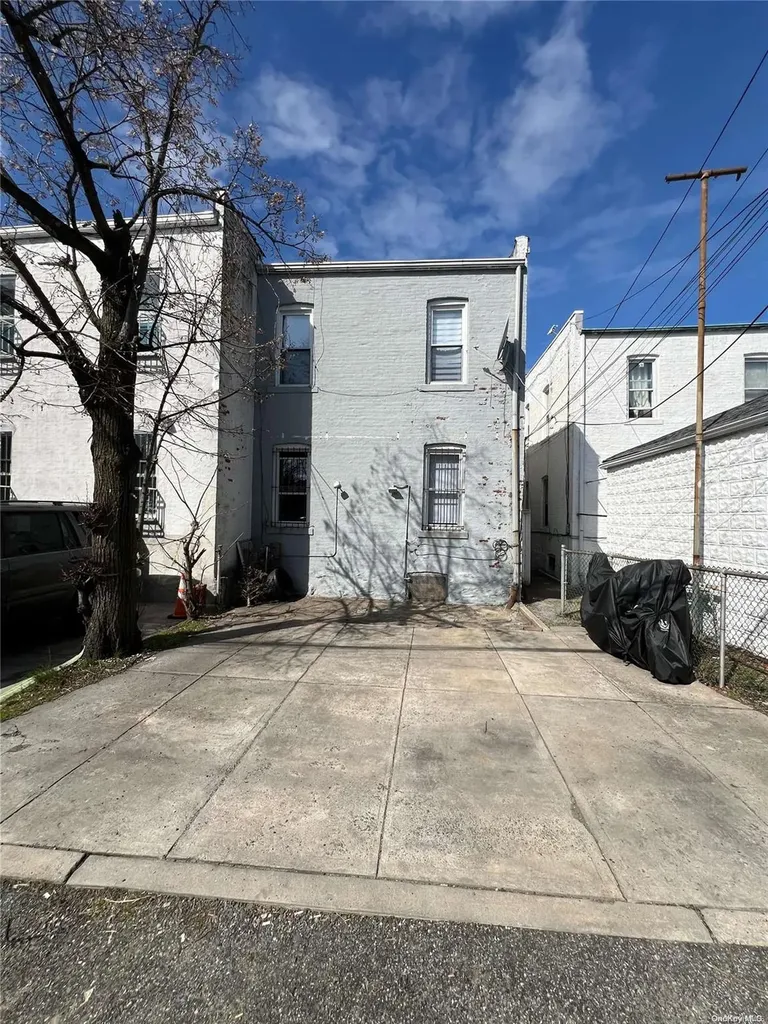 7307 6th Avenue Brooklyn NY 11209