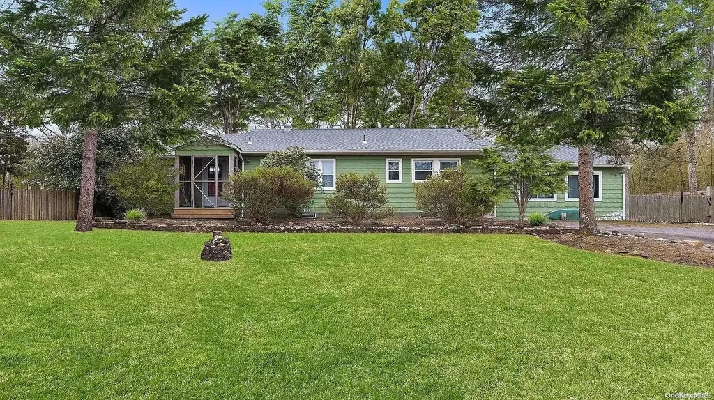 28 Pine Tree Road Southampton NY 11968