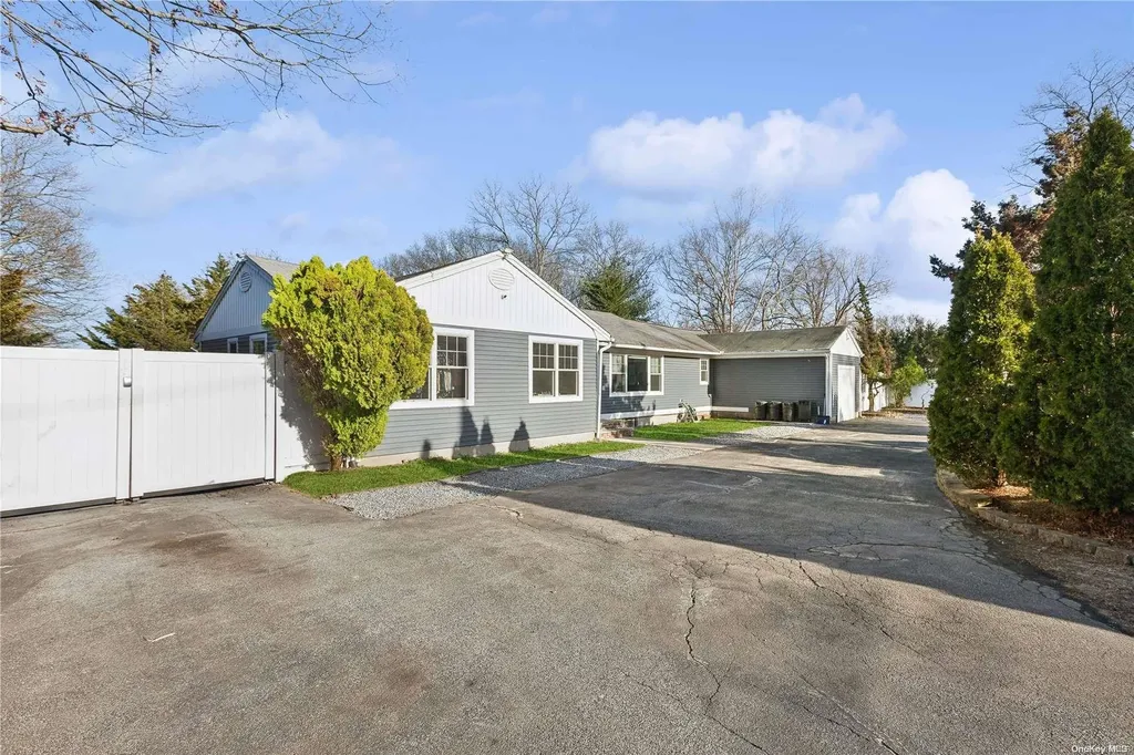 19 Hilltop Drive Smithtown NY 11787