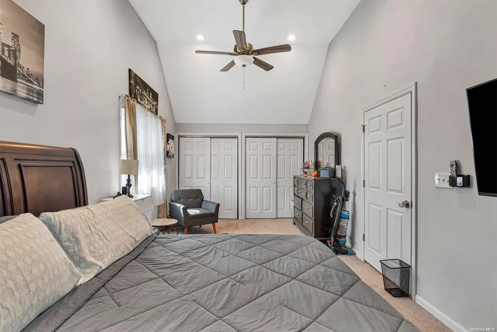 19 Wards Lane Bellport NY 11713