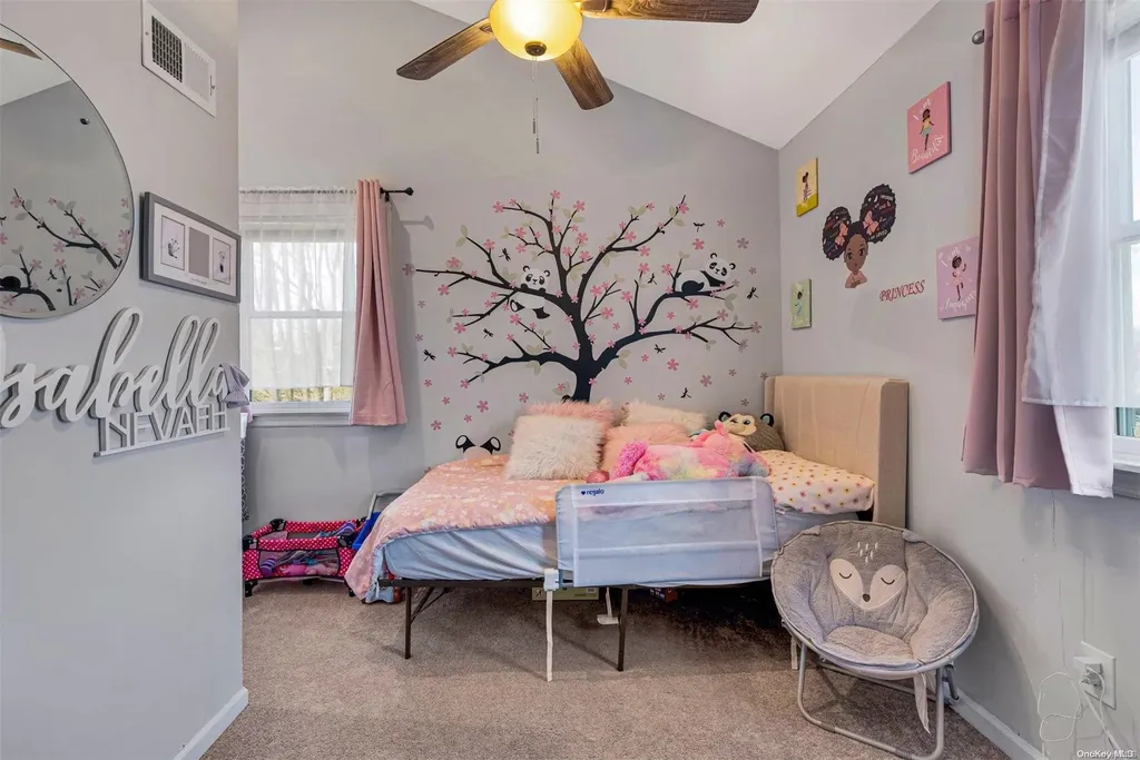 19 Wards Lane Bellport NY 11713
