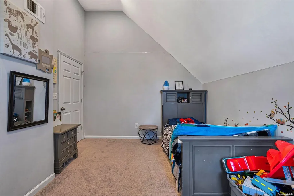 19 Wards Lane Bellport NY 11713