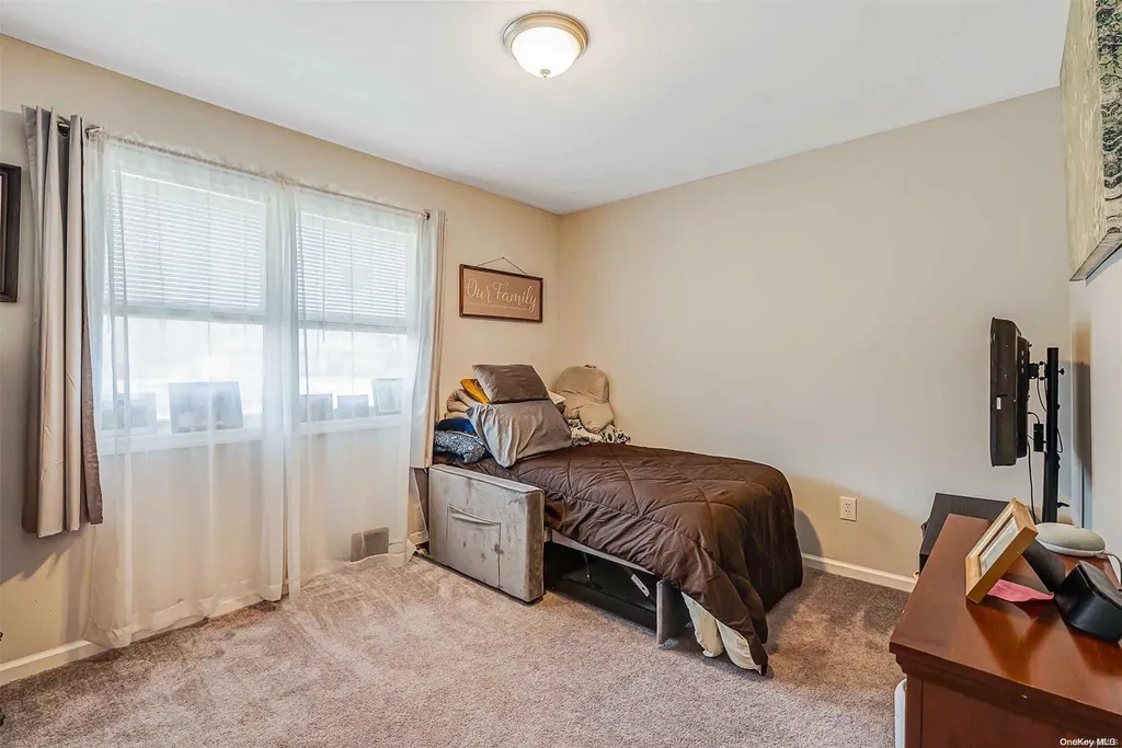 19 Wards Lane Bellport NY 11713