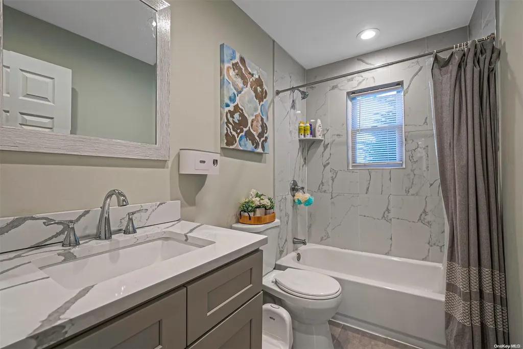 19 Wards Lane Bellport NY 11713