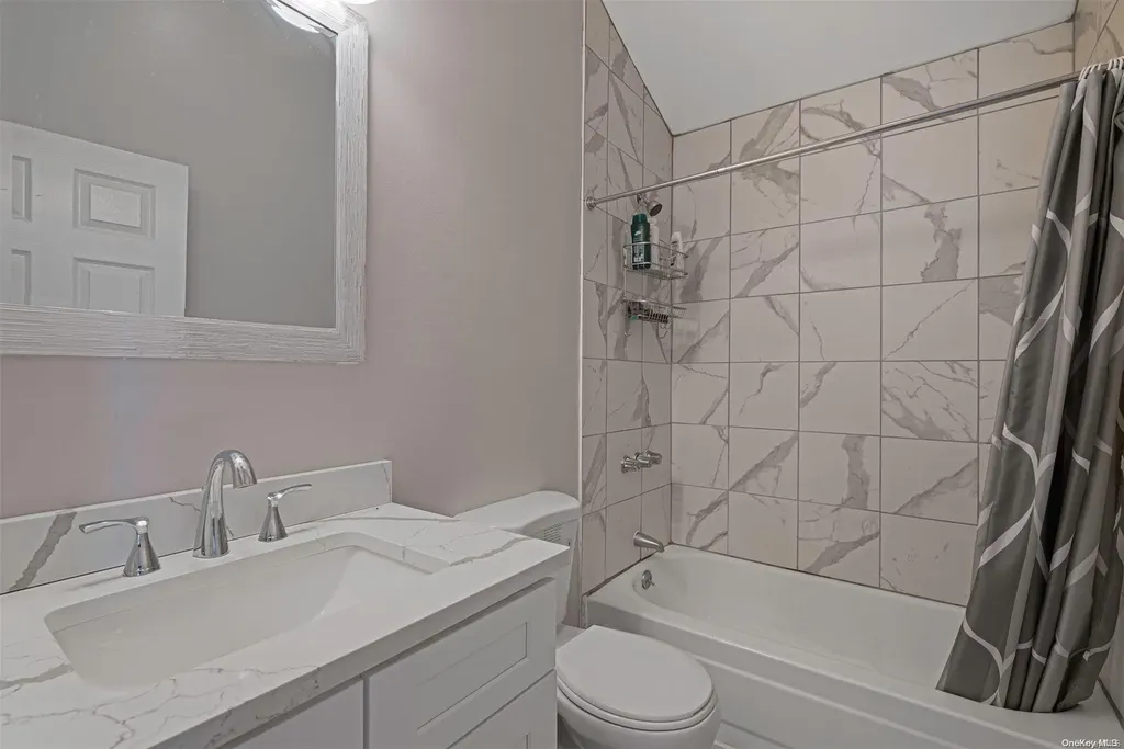 19 Wards Lane Bellport NY 11713