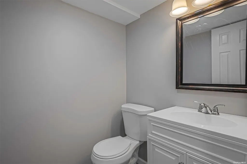19 Wards Lane Bellport NY 11713