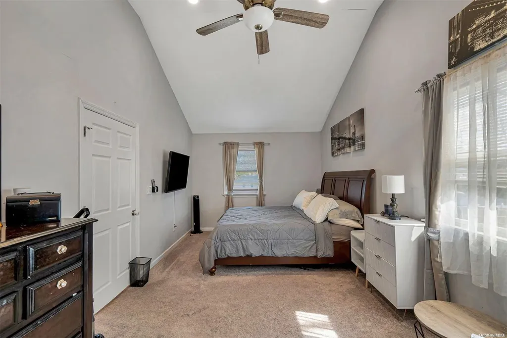 19 Wards Lane Bellport NY 11713