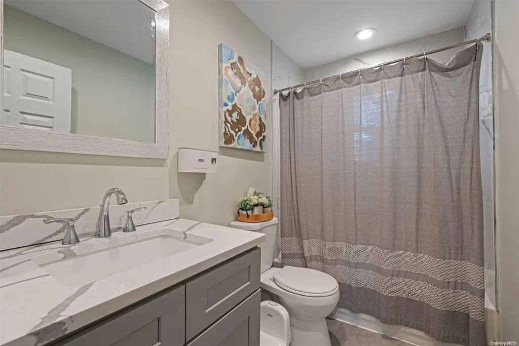 19 Wards Lane Bellport NY 11713