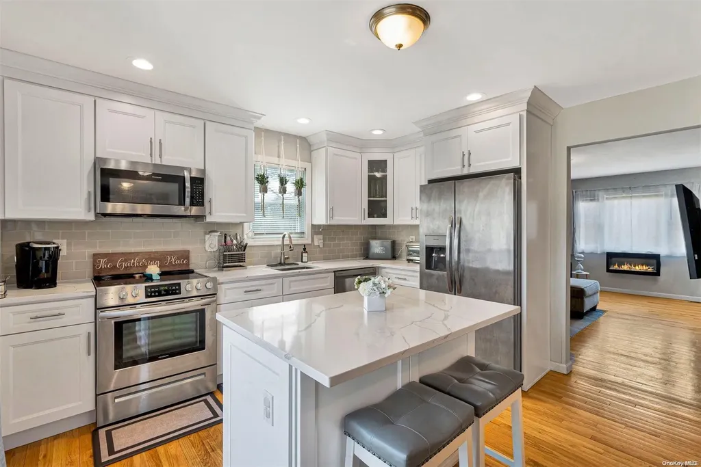 19 Wards Lane Bellport NY 11713