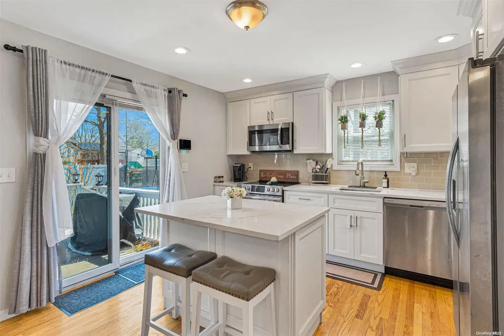 19 Wards Lane Bellport NY 11713