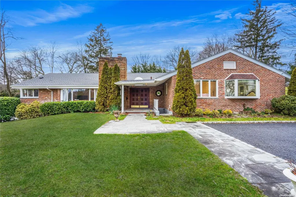 4 Pine Drive Great Neck NY 11021