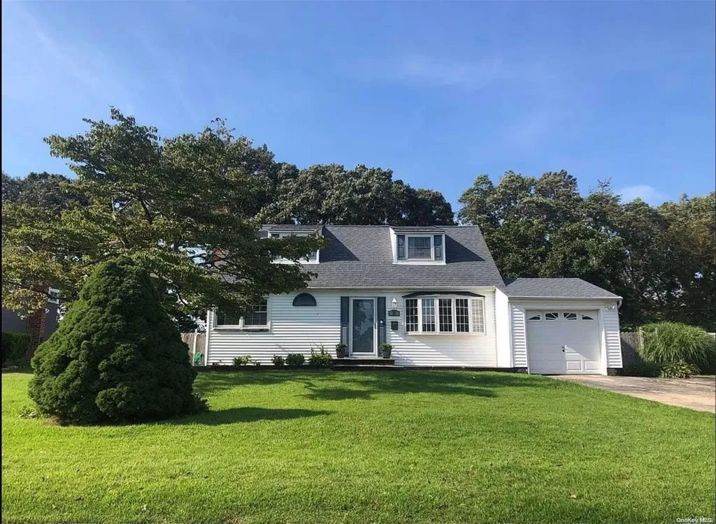 31 Astor Court Commack NY 11725