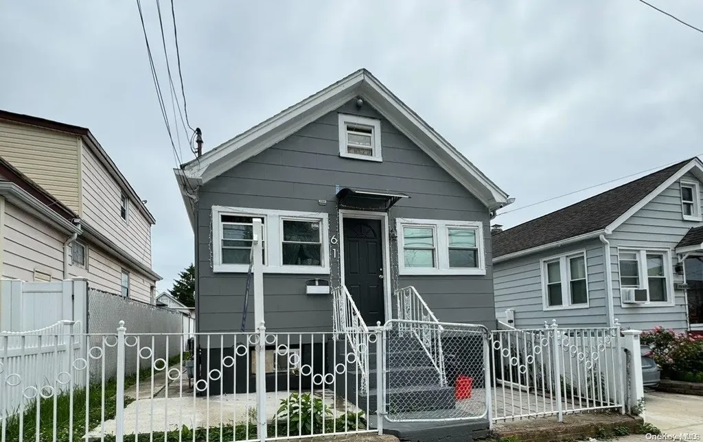 61 Oakley Avenue Elmont NY 11003