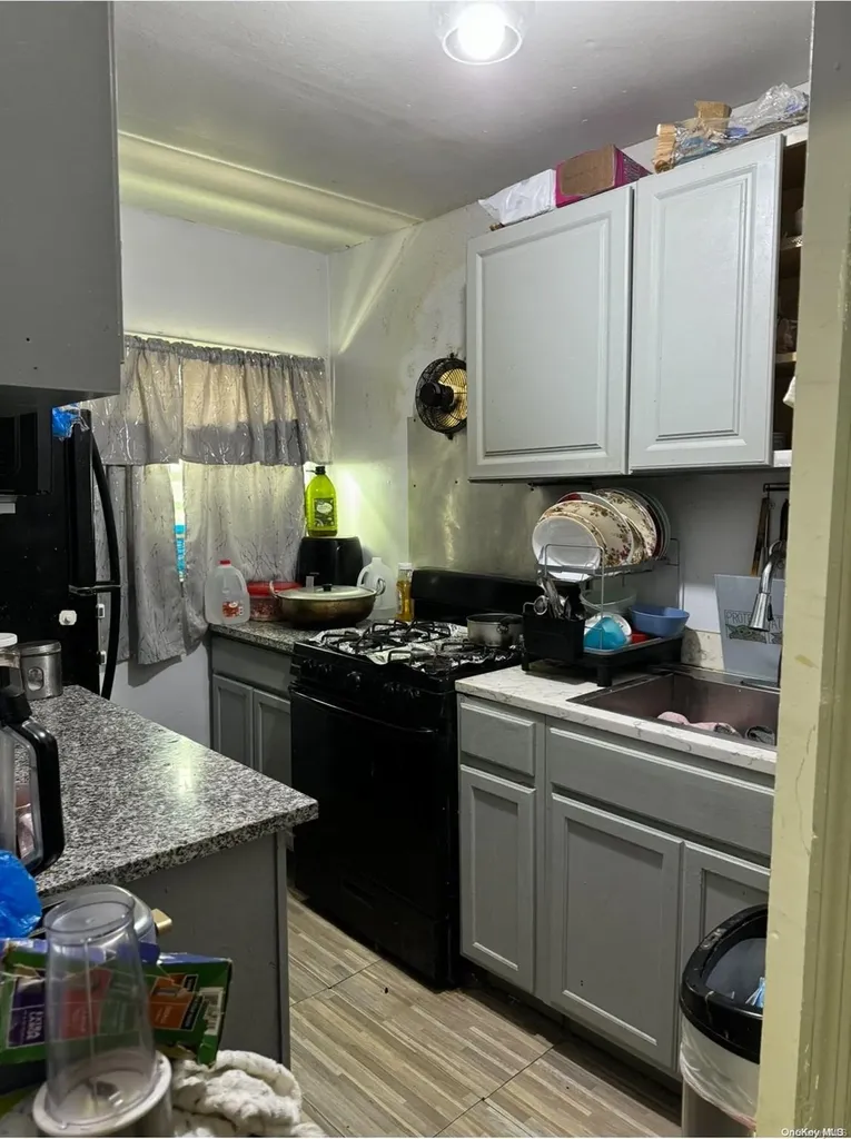 61 Oakley Avenue Elmont NY 11003