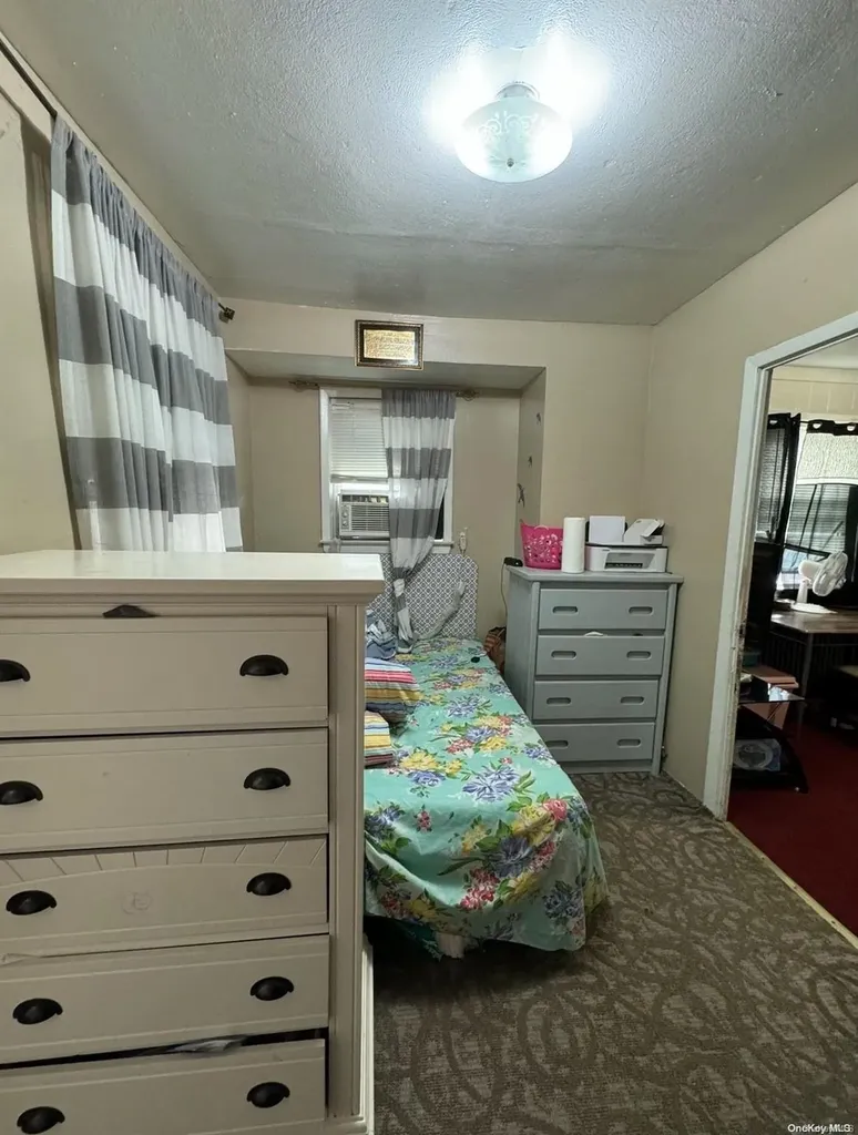 61 Oakley Avenue Elmont NY 11003