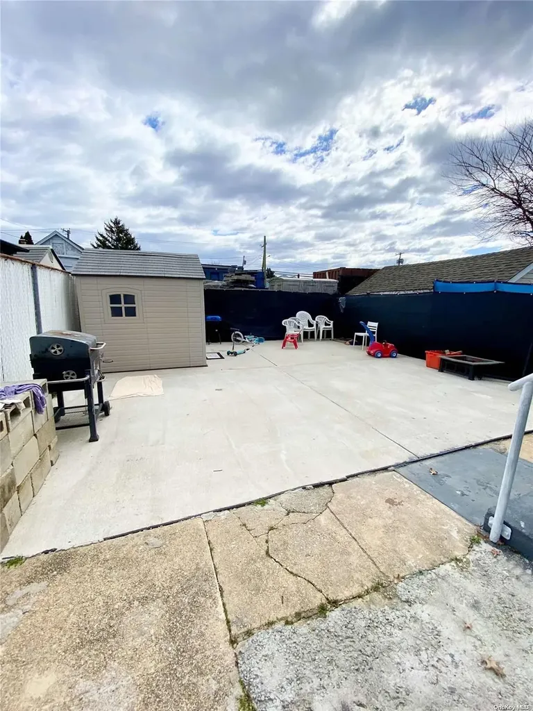 61 Oakley Avenue Elmont NY 11003