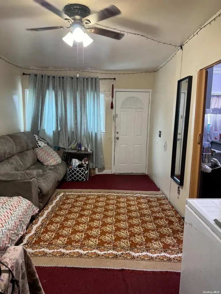 61 Oakley Avenue Elmont NY 11003
