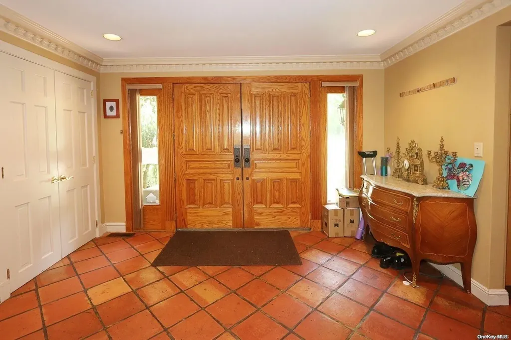 3 Lighthouse Road Great Neck NY 11024