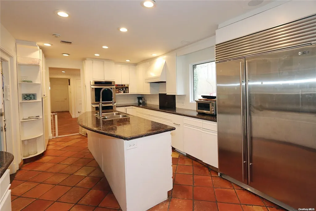 3 Lighthouse Road Great Neck NY 11024