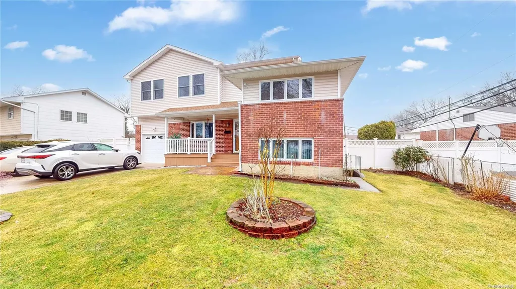 11 Genesee Drive Commack NY 11725