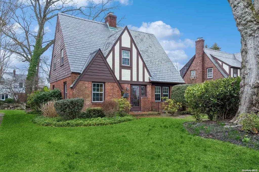 27 Delaware Avenue Freeport NY 11520