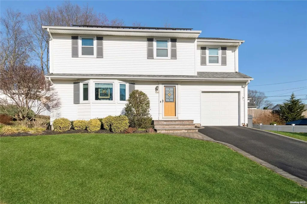 7 Barry Lane Smithtown NY 11787