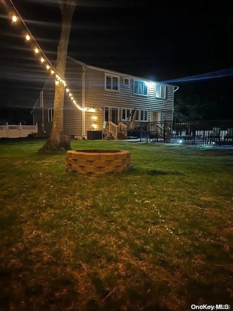 22 Deerfeed Path East Quogue NY 11942