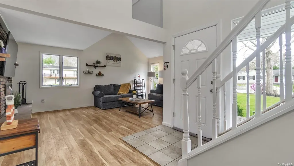 22 Deerfeed Path East Quogue NY 11942