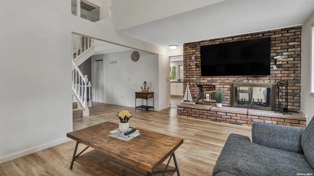 22 Deerfeed Path East Quogue NY 11942