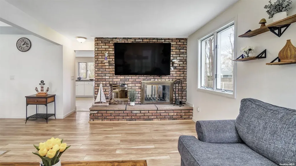 22 Deerfeed Path East Quogue NY 11942