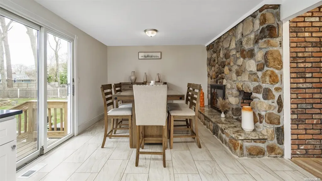 22 Deerfeed Path East Quogue NY 11942